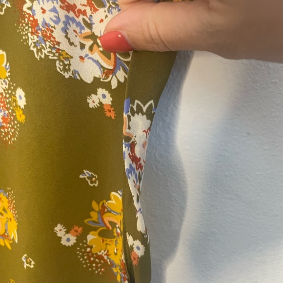 Women’s Loft Outlet Floral Print Green Short Sleeve Blouse Size Medium - Picture 6 of 11